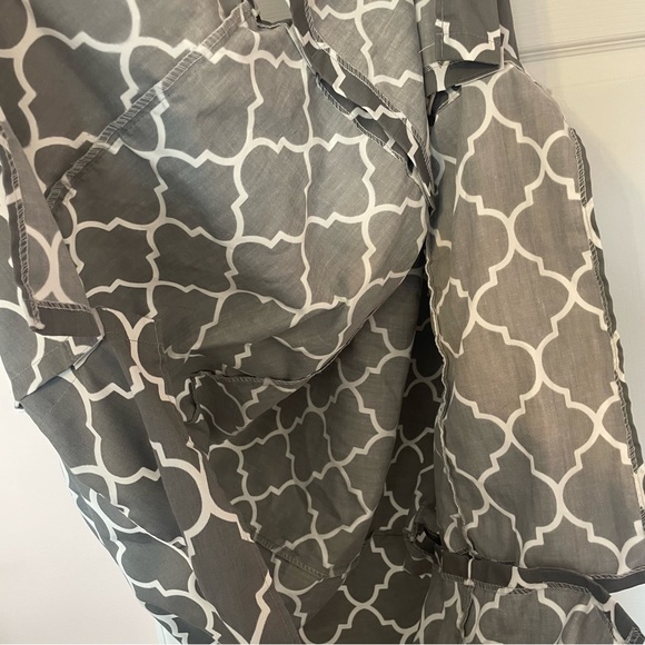 Gray and White Dog Crate Cover - Picture 3 of 6